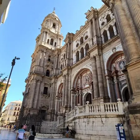 Seneca Junto Al Centro Malaga